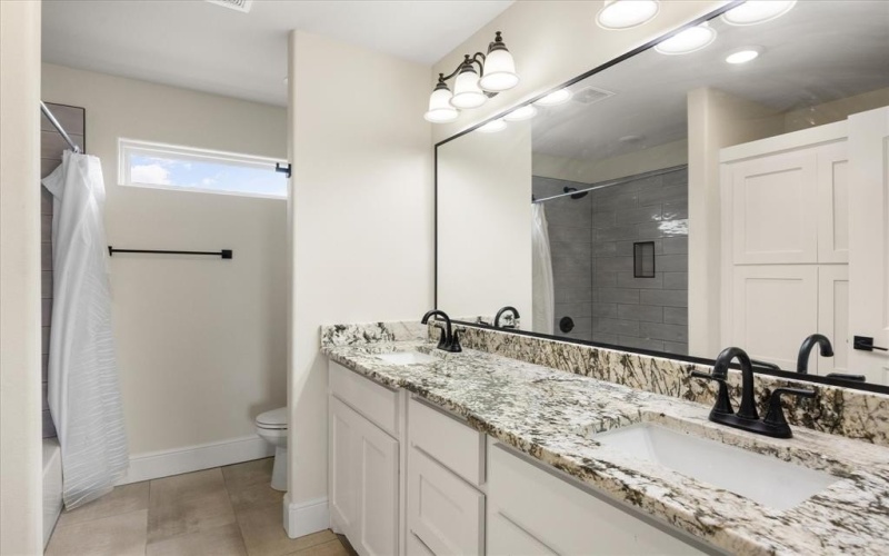 178 Valley View Street, Glen Rose, TX 76043, 5 Bedrooms Bedrooms, ,3 BathroomsBathrooms,Residential,For Sale,178 Valley View Street,0,21211039