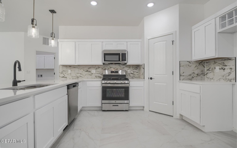 12153 Sanna Drive, El Paso, TX 79934, 4 Habitaciones Habitaciones , ,2 BañosBaños,Residential,En Venta,12153 Sanna Drive,0,940479