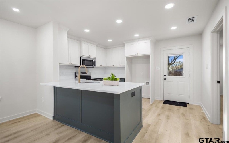 919 Duckenfield Ave, Tyler, TX 75701, 3 Bedrooms Bedrooms, ,2 BathroomsBathrooms,Residential,For Sale,919 Duckenfield Ave,0,26003857