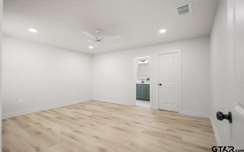 919 Duckenfield Ave, Tyler, TX 75701, 3 Bedrooms Bedrooms, ,2 BathroomsBathrooms,Residential,For Sale,919 Duckenfield Ave,0,26003857