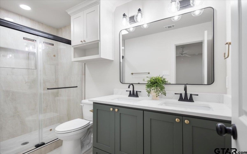 919 Duckenfield Ave, Tyler, TX 75701, 3 Bedrooms Bedrooms, ,2 BathroomsBathrooms,Residential,For Sale,919 Duckenfield Ave,0,26003857