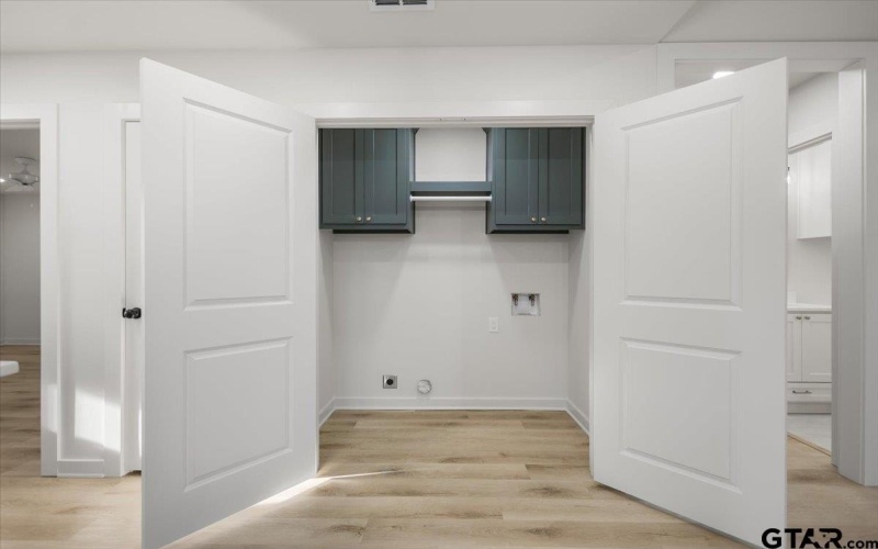 919 Duckenfield Ave, Tyler, TX 75701, 3 Bedrooms Bedrooms, ,2 BathroomsBathrooms,Residential,For Sale,919 Duckenfield Ave,0,26003857