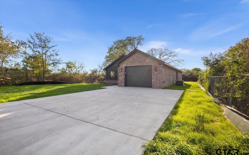 919 Duckenfield Ave, Tyler, TX 75701, 3 Bedrooms Bedrooms, ,2 BathroomsBathrooms,Residential,For Sale,919 Duckenfield Ave,0,26003857