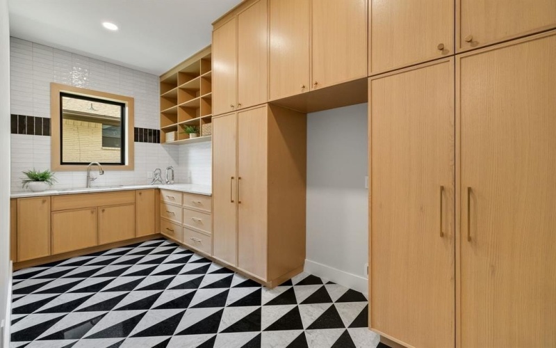 8222 San Leandro Drive, Dallas, TX 75218, 5 Habitaciones Habitaciones , ,6 BañosBaños,Residential,En Venta,8222 San Leandro Drive,0,21212005