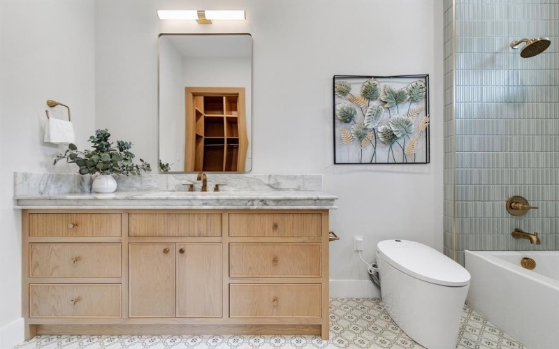 8222 San Leandro Drive, Dallas, TX 75218, 5 Habitaciones Habitaciones , ,6 BañosBaños,Residential,En Venta,8222 San Leandro Drive,0,21212005