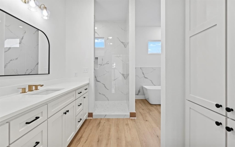 13856 Luka Lane, Tyler, TX 75704, 4 Bedrooms Bedrooms, ,3 BathroomsBathrooms,Residential,For Sale,13856 Luka Lane,0,21210617