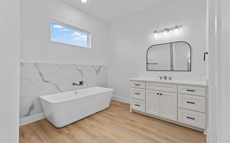 13856 Luka Lane, Tyler, TX 75704, 4 Bedrooms Bedrooms, ,3 BathroomsBathrooms,Residential,For Sale,13856 Luka Lane,0,21210617