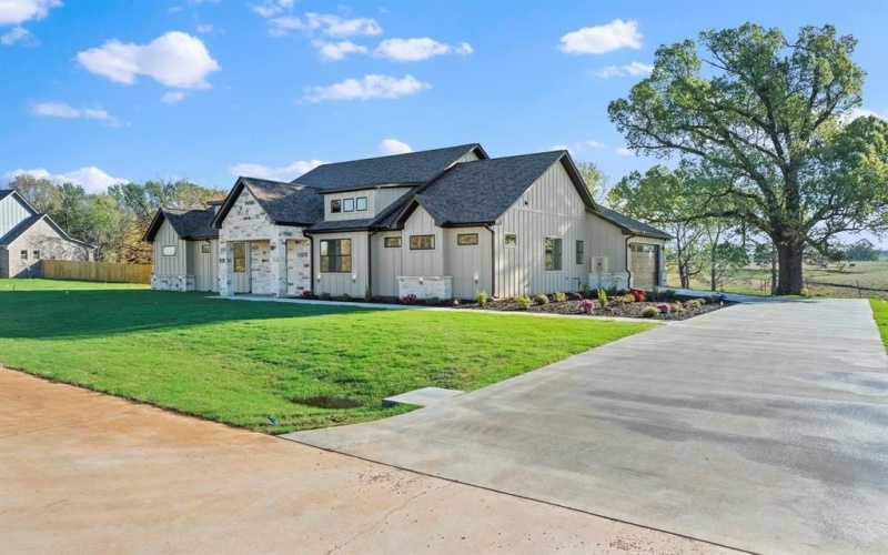 13856 Luka Lane, Tyler, TX 75704, 4 Bedrooms Bedrooms, ,3 BathroomsBathrooms,Residential,For Sale,13856 Luka Lane,0,21210617