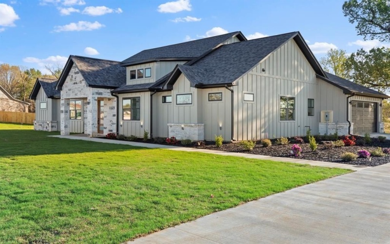 13856 Luka Lane, Tyler, TX 75704, 4 Bedrooms Bedrooms, ,3 BathroomsBathrooms,Residential,For Sale,13856 Luka Lane,0,21210617