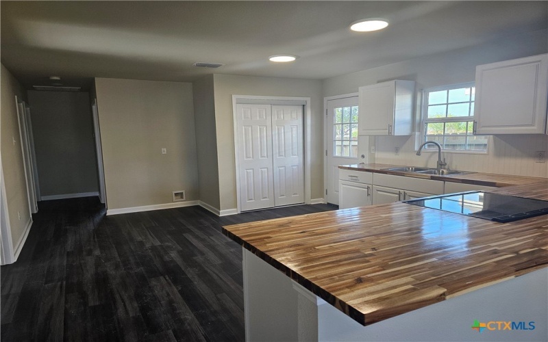 800 E 6th Street, Nixon, TX 78140, 3 Bedrooms Bedrooms, ,2 BathroomsBathrooms,Residential,For Sale,800 E 6th Street,0,607123