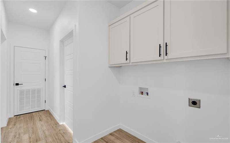 3527 K Center Street, McAllen, TX 78503, 3 Bedrooms Bedrooms, ,2 BathroomsBathrooms,Residential,For Sale,3527 K Center Street,0,498556