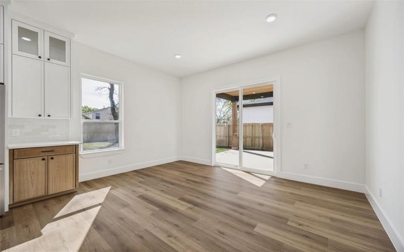 3910 Harlingen, Dallas, TX 75212, 4 Bedrooms Bedrooms, ,5 BathroomsBathrooms,Residential,For Sale,3910 Harlingen,0,21201991