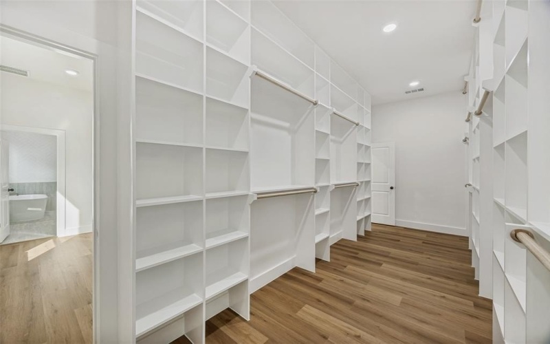 3910 Harlingen, Dallas, TX 75212, 4 Bedrooms Bedrooms, ,5 BathroomsBathrooms,Residential,For Sale,3910 Harlingen,0,21201991