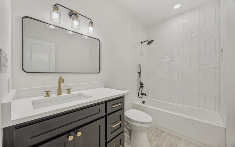 3910 Harlingen, Dallas, TX 75212, 4 Bedrooms Bedrooms, ,5 BathroomsBathrooms,Residential,For Sale,3910 Harlingen,0,21201991