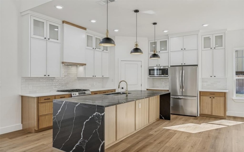 3910 Harlingen, Dallas, TX 75212, 4 Bedrooms Bedrooms, ,5 BathroomsBathrooms,Residential,For Sale,3910 Harlingen,0,21201991