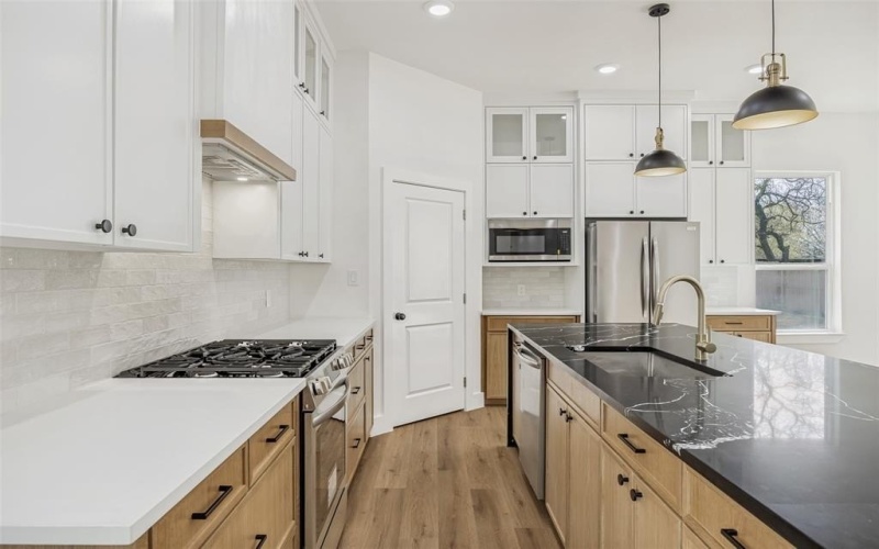 3910 Harlingen, Dallas, TX 75212, 4 Bedrooms Bedrooms, ,5 BathroomsBathrooms,Residential,For Sale,3910 Harlingen,0,21201991