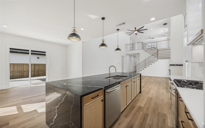 3910 Harlingen, Dallas, TX 75212, 4 Bedrooms Bedrooms, ,5 BathroomsBathrooms,Residential,For Sale,3910 Harlingen,0,21201991