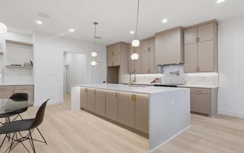 4438 Tacoma Street, Dallas, TX 75216, 4 Habitaciones Habitaciones , ,3 BañosBaños,Residential,En Venta,4438 Tacoma Street,0,21212106