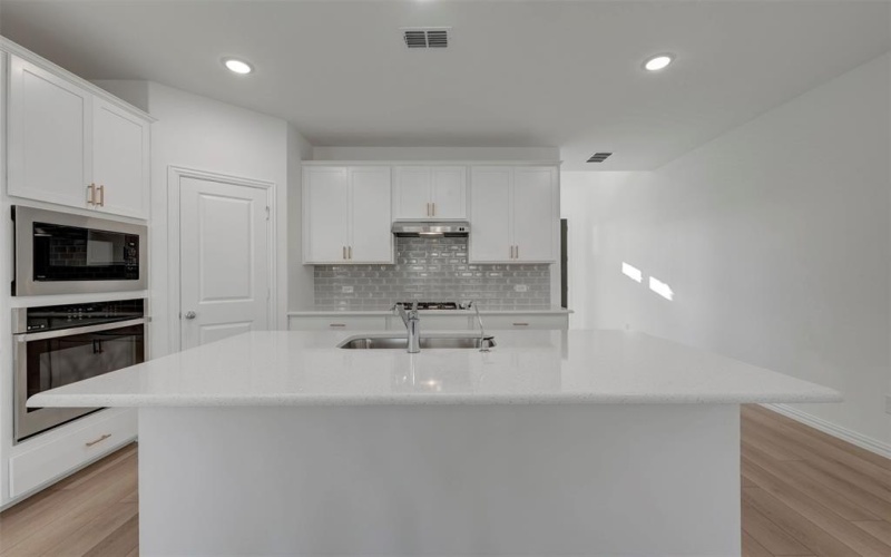 5032 Lily Creek Drive, Aubrey, TX 76227, 4 Bedrooms Bedrooms, ,2 BathroomsBathrooms,Residential,For Sale,5032 Lily Creek Drive,0,21212161