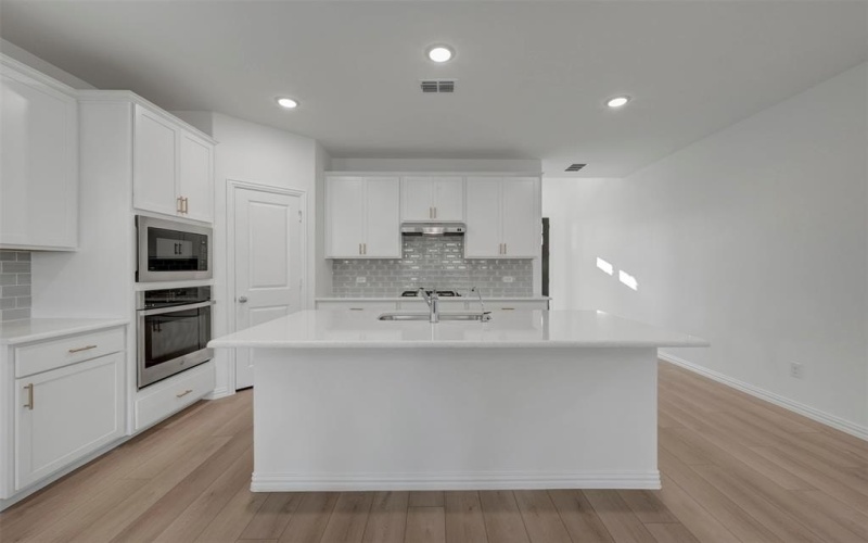 5032 Lily Creek Drive, Aubrey, TX 76227, 4 Bedrooms Bedrooms, ,2 BathroomsBathrooms,Residential,For Sale,5032 Lily Creek Drive,0,21212161