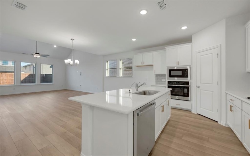 5032 Lily Creek Drive, Aubrey, TX 76227, 4 Bedrooms Bedrooms, ,2 BathroomsBathrooms,Residential,For Sale,5032 Lily Creek Drive,0,21212161