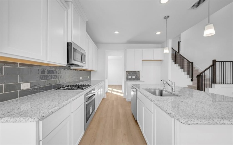 5040 Ressina Drive, Aubrey, TX 76227, 4 Bedrooms Bedrooms, ,3 BathroomsBathrooms,Residential,For Sale,5040 Ressina Drive,0,21212317