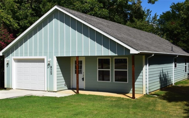 825 W Walker Street, Denison, TX 75020, 3 Bedrooms Bedrooms, ,2 BathroomsBathrooms,Residential,For Sale,825 W Walker Street,20721058