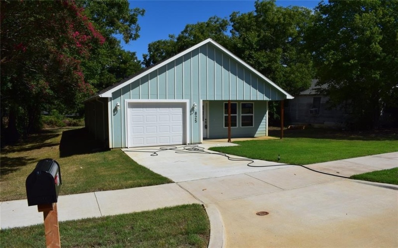 825 W Walker Street, Denison, TX 75020, 3 Bedrooms Bedrooms, ,2 BathroomsBathrooms,Residential,For Sale,825 W Walker Street,20721058