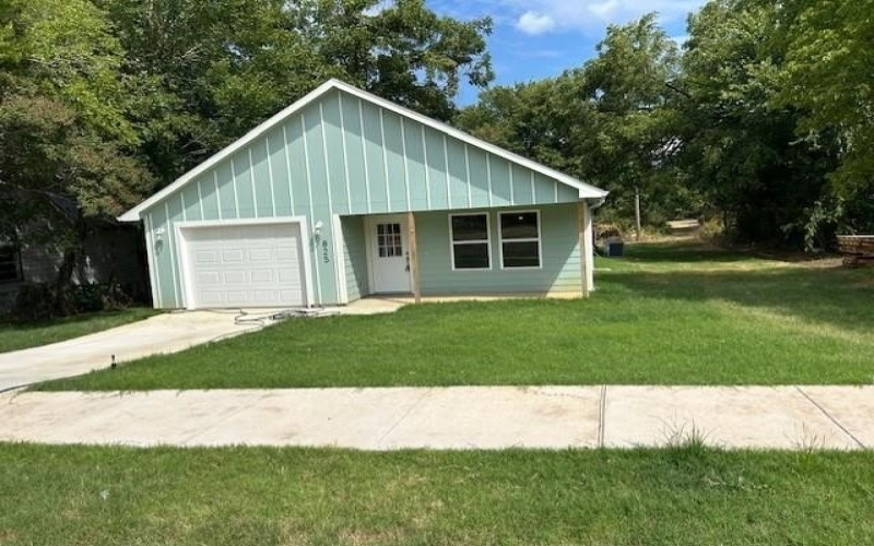 825 W Walker Street, Denison, TX 75020, 3 Bedrooms Bedrooms, ,2 BathroomsBathrooms,Residential,For Sale,825 W Walker Street,20721058