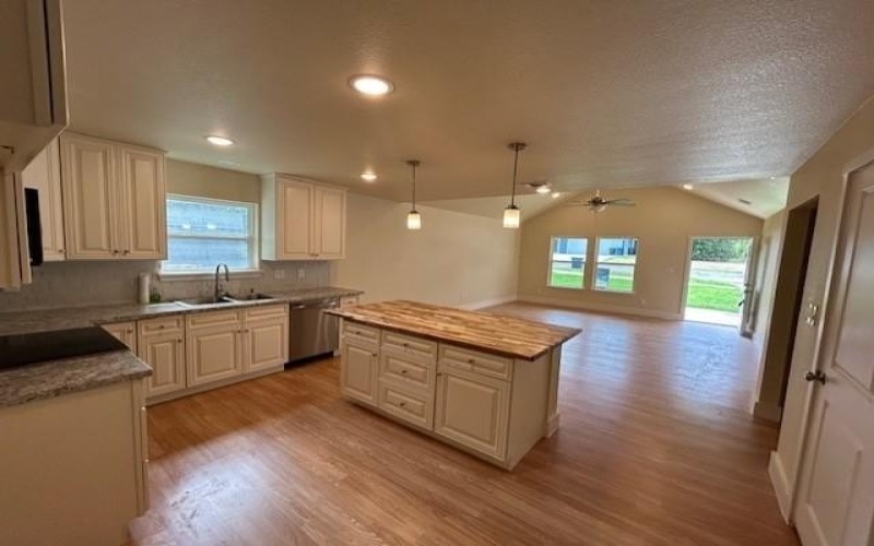 825 W Walker Street, Denison, TX 75020, 3 Bedrooms Bedrooms, ,2 BathroomsBathrooms,Residential,For Sale,825 W Walker Street,20721058