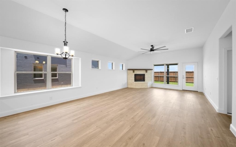 1948 Nightfall Drive, Venus, TX 76009, 4 Habitaciones Habitaciones , ,2 BañosBaños,Residential,En Venta,1948 Nightfall Drive,0,21213499