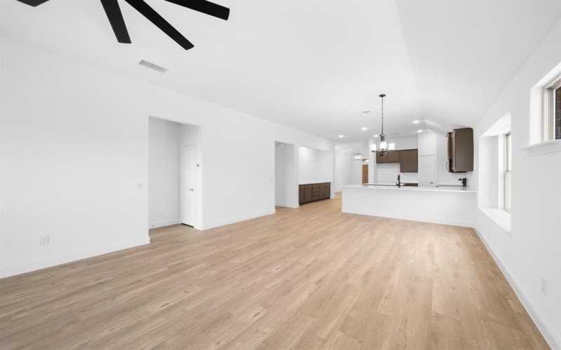 1948 Nightfall Drive, Venus, TX 76009, 4 Habitaciones Habitaciones , ,2 BañosBaños,Residential,En Venta,1948 Nightfall Drive,0,21213499