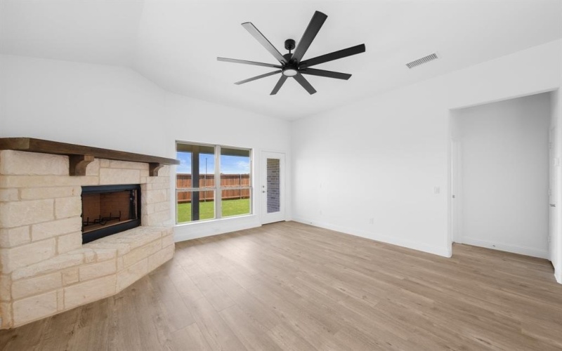 1948 Nightfall Drive, Venus, TX 76009, 4 Habitaciones Habitaciones , ,2 BañosBaños,Residential,En Venta,1948 Nightfall Drive,0,21213499