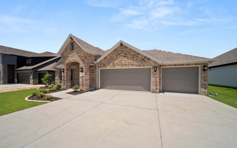 1948 Nightfall Drive, Venus, TX 76009, 4 Habitaciones Habitaciones , ,2 BañosBaños,Residential,En Venta,1948 Nightfall Drive,0,21213499