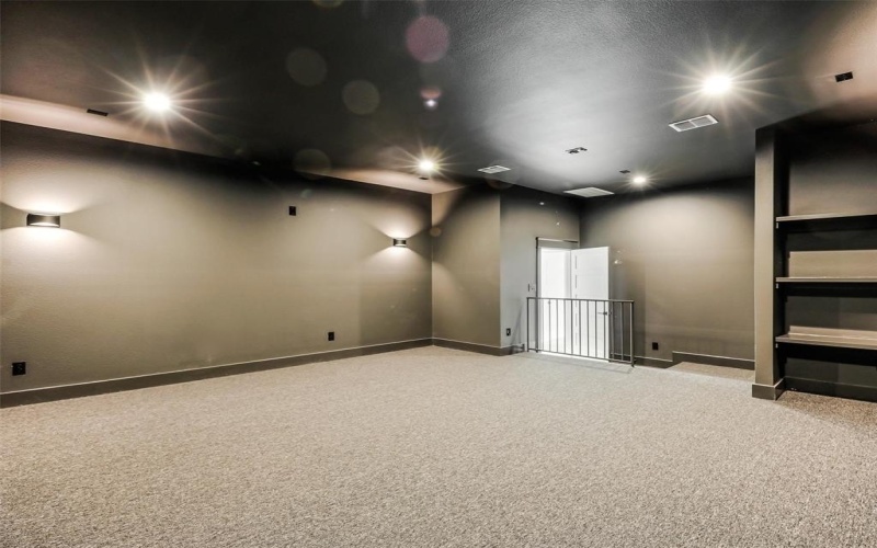 209 Avery Lane, Gunter, TX 75058, 6 Bedrooms Bedrooms, ,7 BathroomsBathrooms,Residential,For Sale,209 Avery Lane,0,21213616