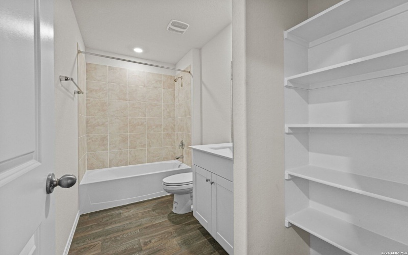 213 Scott Square, San Antonio, TX 78245, 5 Bedrooms Bedrooms, ,3 BathroomsBathrooms,Residential,For Sale,213 Scott Square,0,1950228