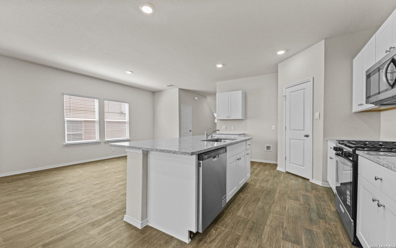 213 Scott Square, San Antonio, TX 78245, 5 Bedrooms Bedrooms, ,3 BathroomsBathrooms,Residential,For Sale,213 Scott Square,0,1950228