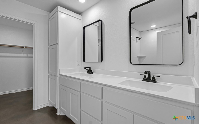 905 Smoke Tree Lane unit: A & B, Killeen, TX 76543, 6 Habitaciones Habitaciones , ,5 BañosBaños,Residential Multi Family,En Venta,905 Smoke Tree Lane unit: A & B,0,607913