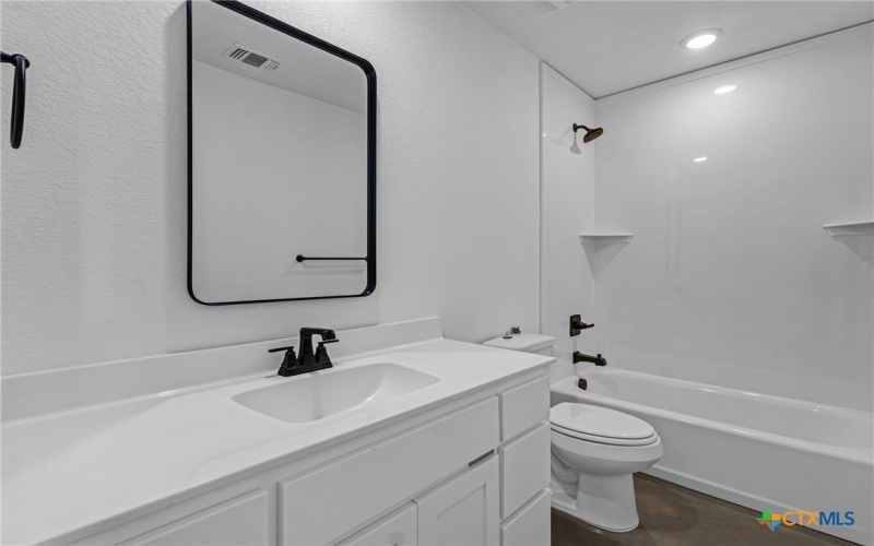 905 Smoke Tree Lane unit: A & B, Killeen, TX 76543, 6 Habitaciones Habitaciones , ,5 BañosBaños,Residential Multi Family,En Venta,905 Smoke Tree Lane unit: A & B,0,607913