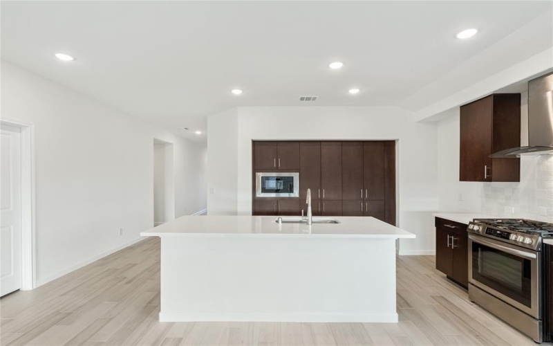 1552 Laurel Avenue, Aubrey, TX 76227, 5 Bedrooms Bedrooms, ,3 BathroomsBathrooms,Residential,For Sale,1552 Laurel Avenue,20722473