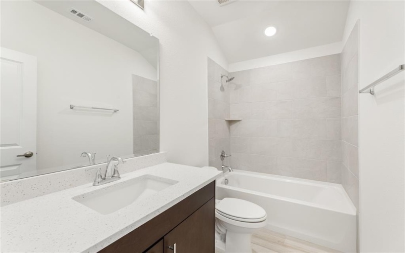 1552 Laurel Avenue, Aubrey, TX 76227, 5 Bedrooms Bedrooms, ,3 BathroomsBathrooms,Residential,For Sale,1552 Laurel Avenue,20722473