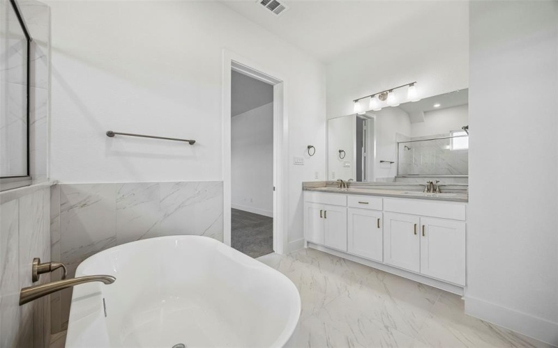 1929 Comanche Drive, DeSoto, TX 75115, 4 Bedrooms Bedrooms, ,3 BathroomsBathrooms,Residential,For Sale,1929 Comanche Drive,0,21211813