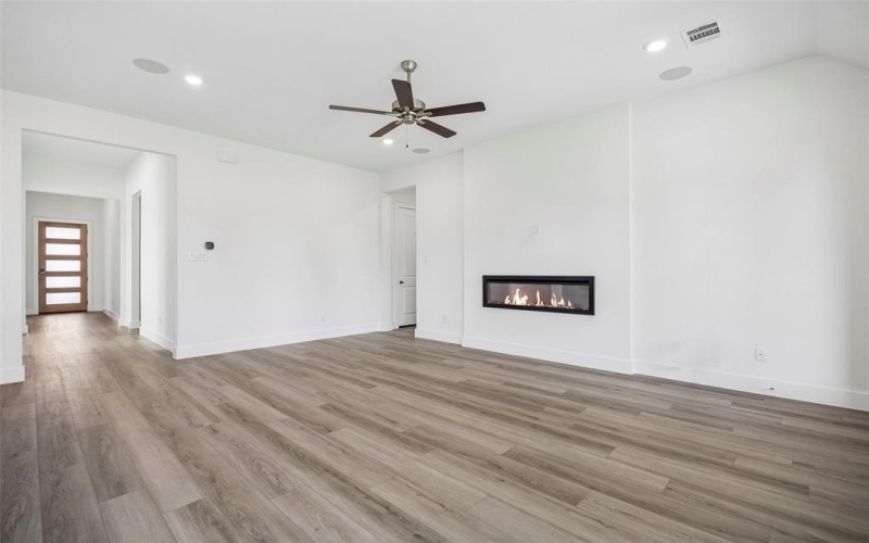 1929 Comanche Drive, DeSoto, TX 75115, 4 Bedrooms Bedrooms, ,3 BathroomsBathrooms,Residential,For Sale,1929 Comanche Drive,0,21211813