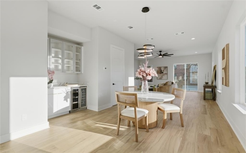 1121 Muncie Avenue, Dallas, TX 75212, 3 Bedrooms Bedrooms, ,3 BathroomsBathrooms,Residential,For Sale,1121 Muncie Avenue,0,21213963