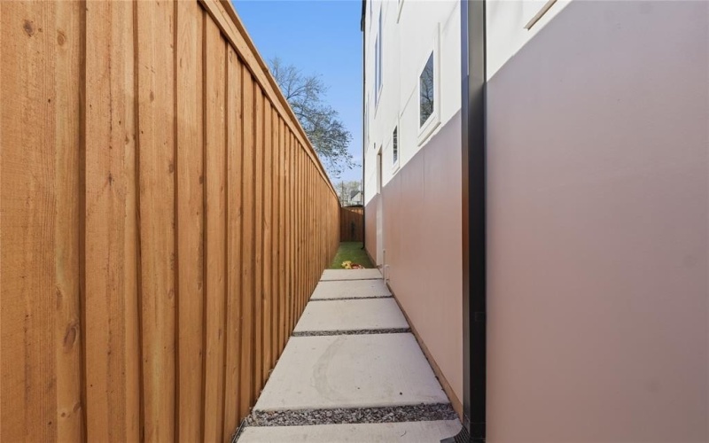 1121 Muncie Avenue, Dallas, TX 75212, 3 Bedrooms Bedrooms, ,3 BathroomsBathrooms,Residential,For Sale,1121 Muncie Avenue,0,21213963