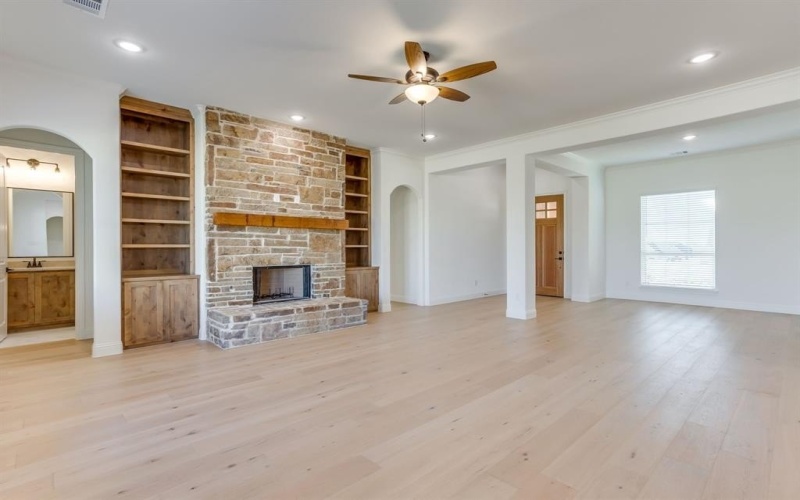 900 Medaris Way, Azle, TX 76020, 4 Bedrooms Bedrooms, ,3 BathroomsBathrooms,Residential,For Sale,900 Medaris Way,0,21214039