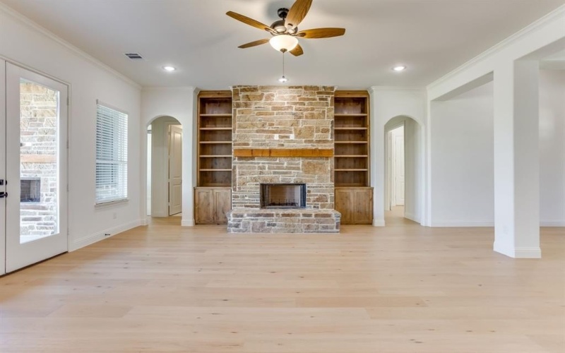 900 Medaris Way, Azle, TX 76020, 4 Bedrooms Bedrooms, ,3 BathroomsBathrooms,Residential,For Sale,900 Medaris Way,0,21214039