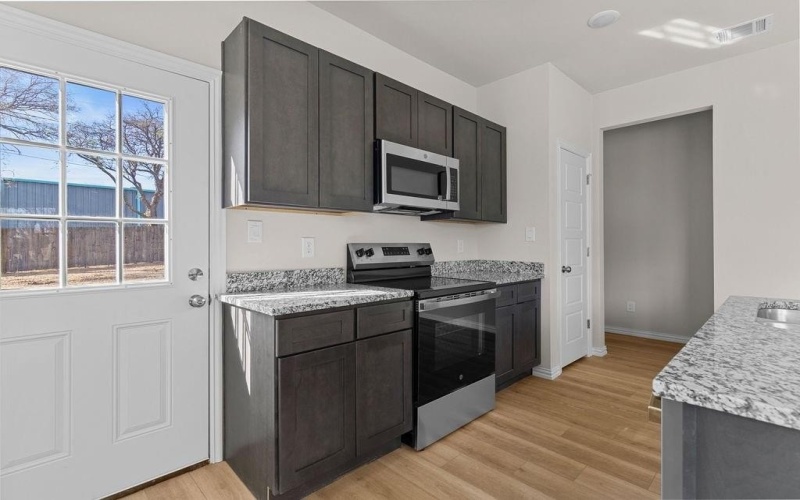 1840 E Broadway Avenue, Fort Worth, TX 76104, 3 Bedrooms Bedrooms, ,2 BathroomsBathrooms,Residential,For Sale,1840 E Broadway Avenue,0,21214251