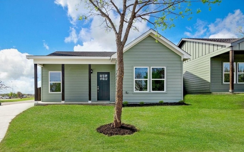 1840 E Broadway Avenue, Fort Worth, TX 76104, 3 Bedrooms Bedrooms, ,2 BathroomsBathrooms,Residential,For Sale,1840 E Broadway Avenue,0,21214251