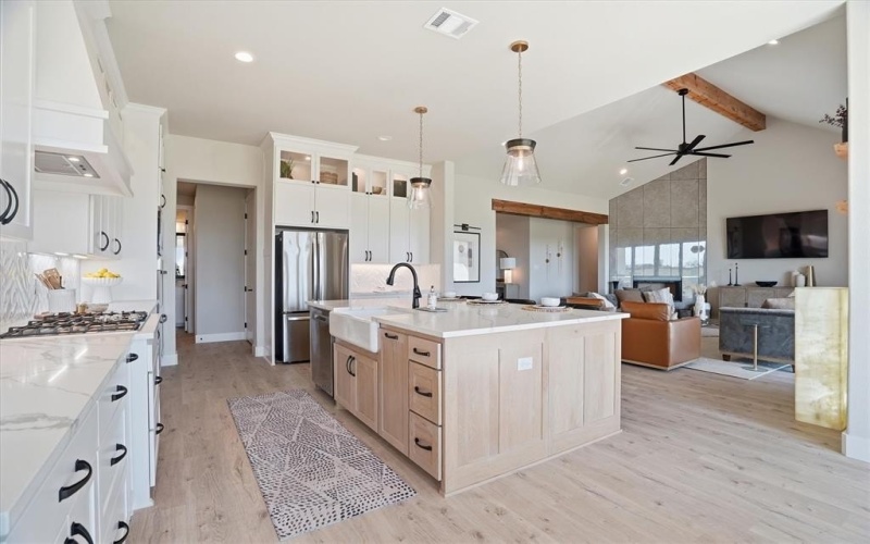 561 Royal Santana, Weatherford, TX 76087, 4 Bedrooms Bedrooms, ,2 BathroomsBathrooms,Residential,For Sale,561 Royal Santana,0,21214607